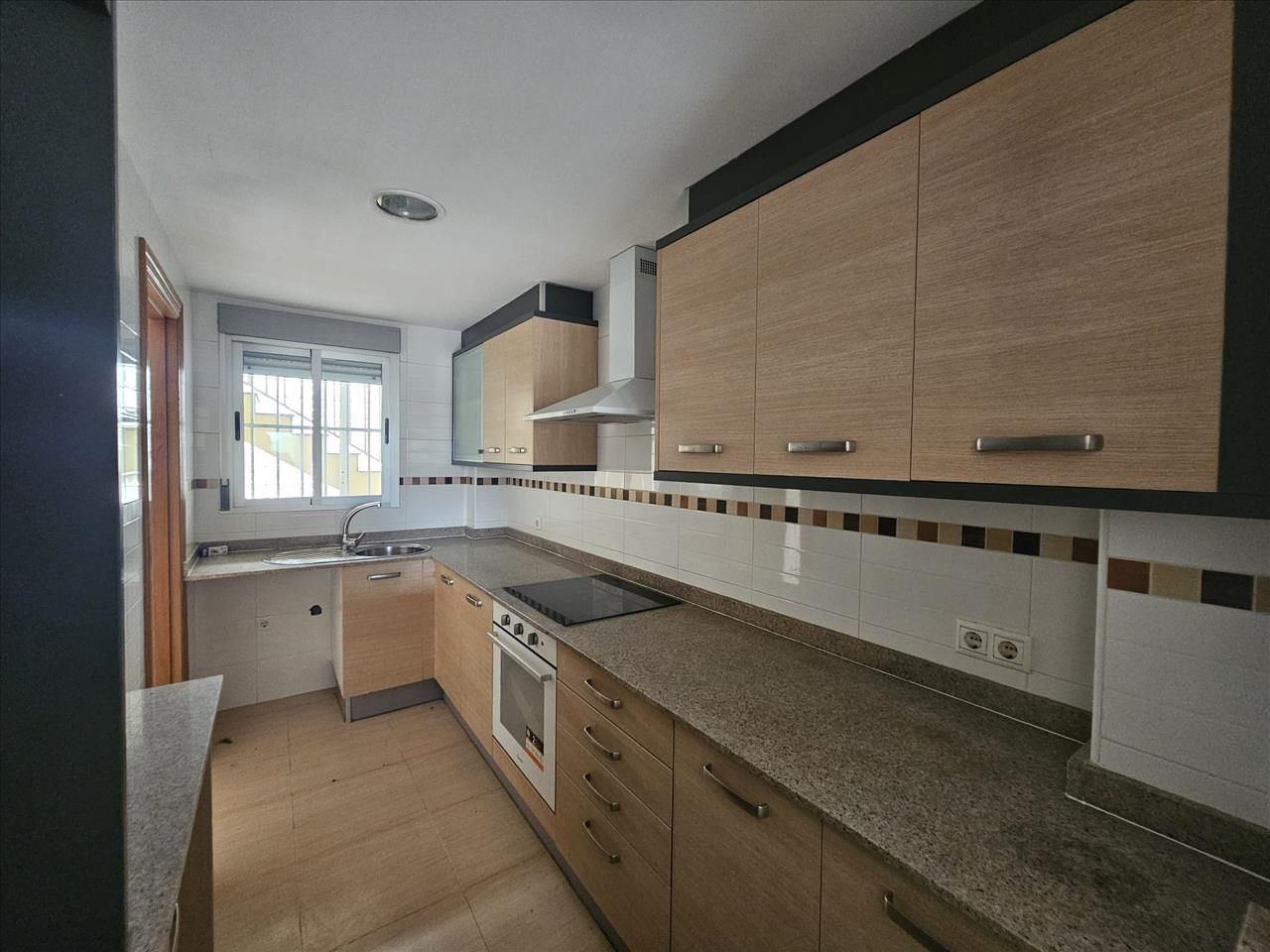 Cuina de Apartament en venda en Santa Magdalena de Pulpis amb Jardí privat, Terrassa i Piscina