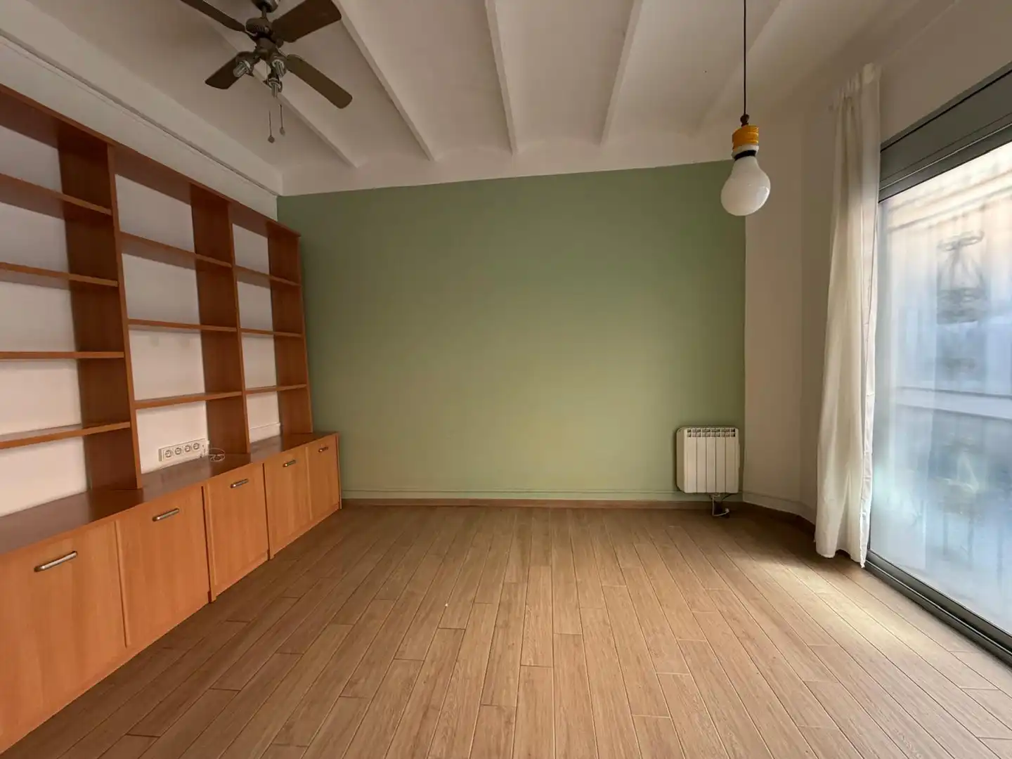 Sala d'estar de Casa adosada en venda en Barcelona amb Calefacció i Jardí privat