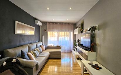 Living room of Flat for sale in Les Franqueses del Vallès  with Air Conditioner and Balcony