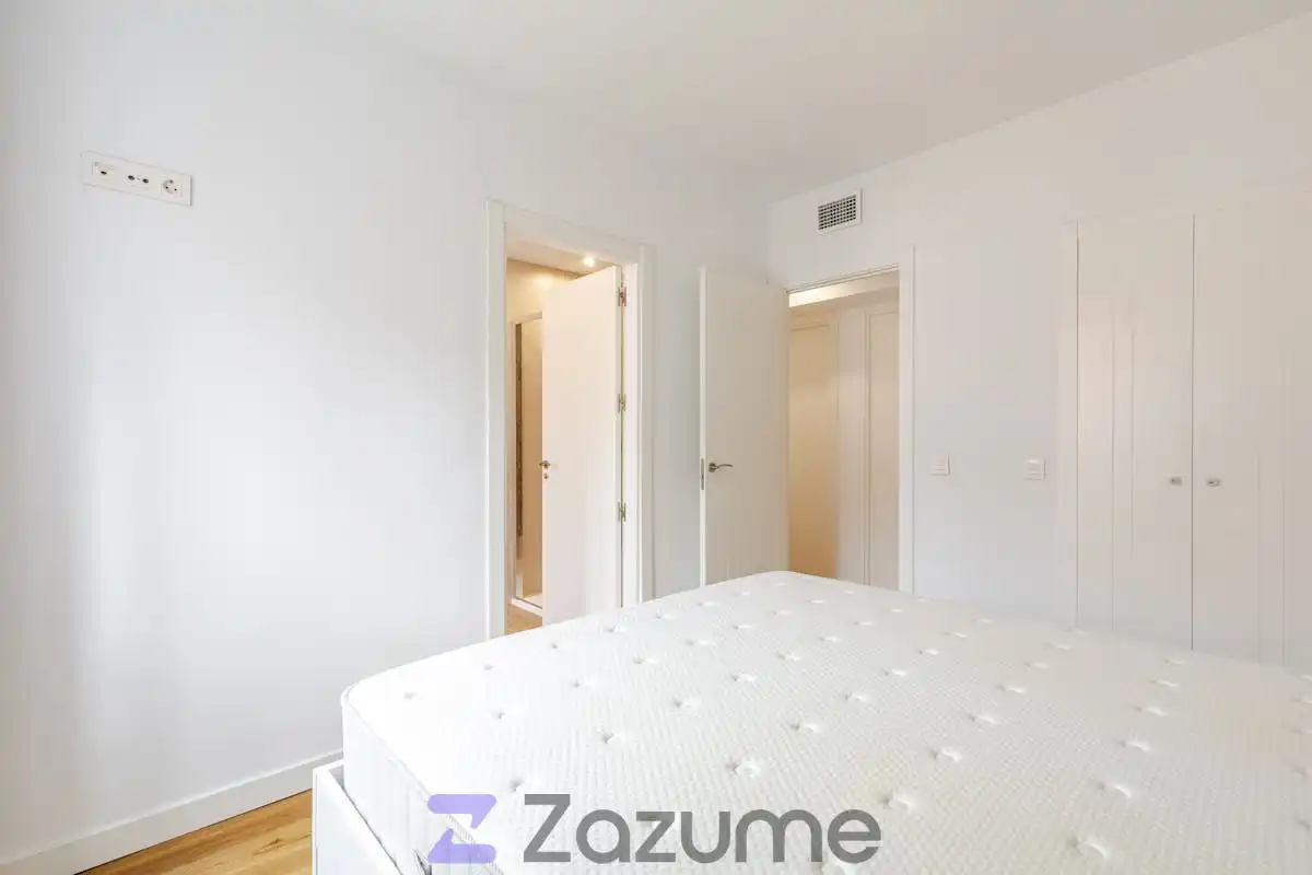 Schlafzimmer von Wohnung zur Miete in Madrid mit Klimaanlage, Heizung und Terrasse