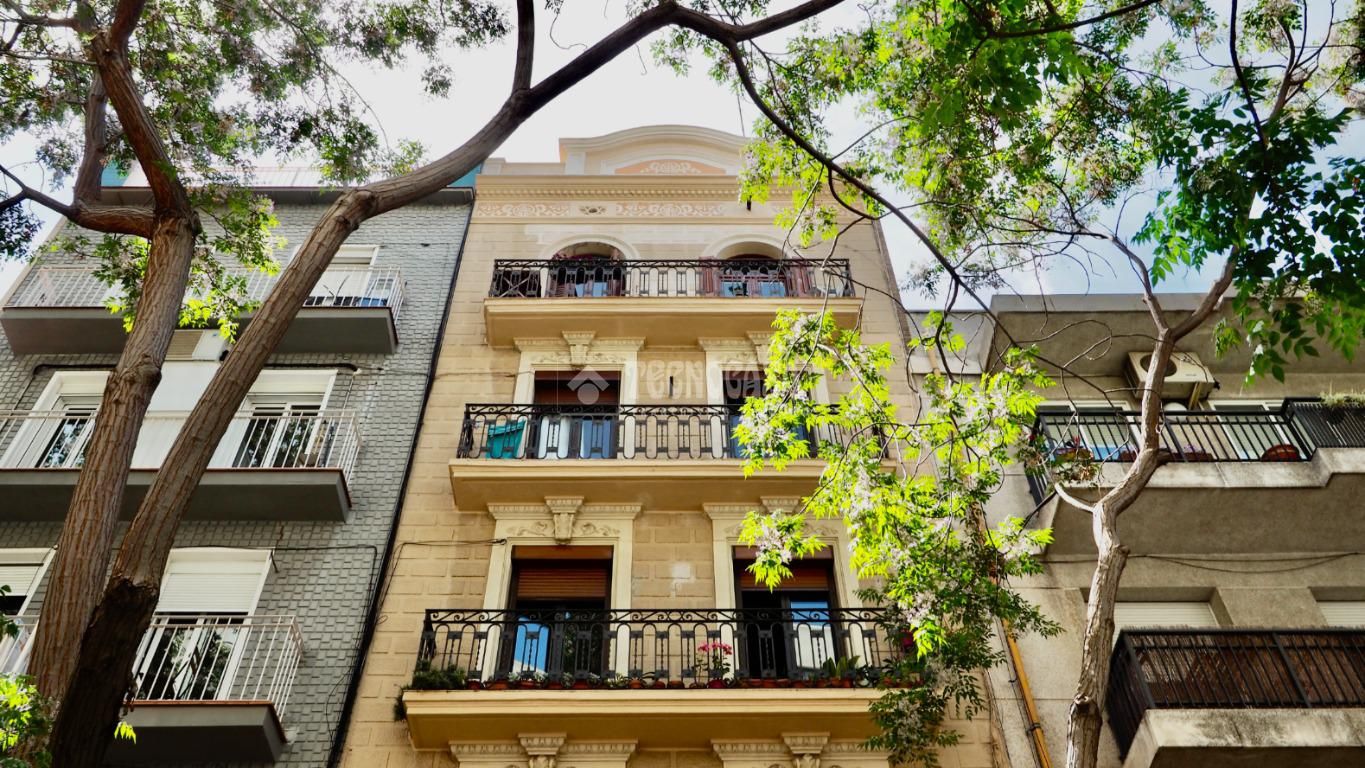 Exterior view of Flat for sale in  Barcelona Capital  with Air Conditioner and Parquet flooring