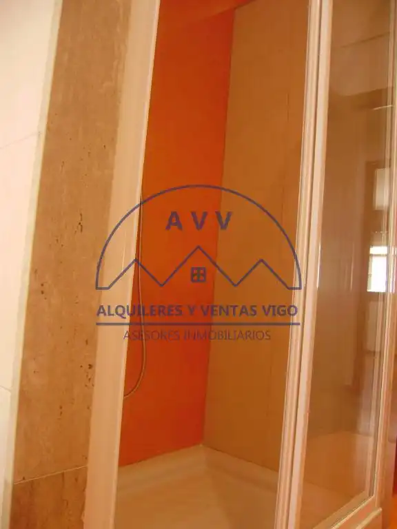 Piso de alquiler en Vigo  con Parquet