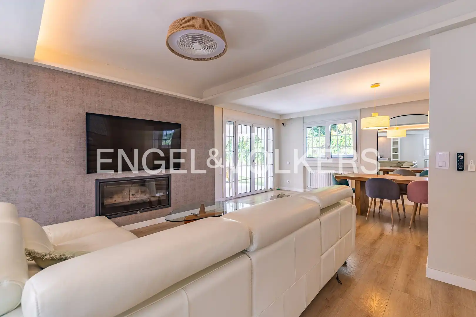 Sala d'estar de Casa o xalet de lloguer en Sant Cugat del Vallès amb Aire condicionat, Calefacció i Jardí privat