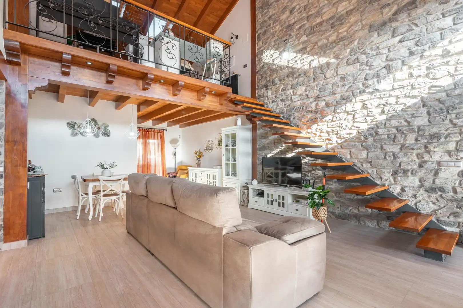 Sala d'estar de Casa o xalet en venda en Langreo amb Calefacció, Jardí privat i Terrassa
