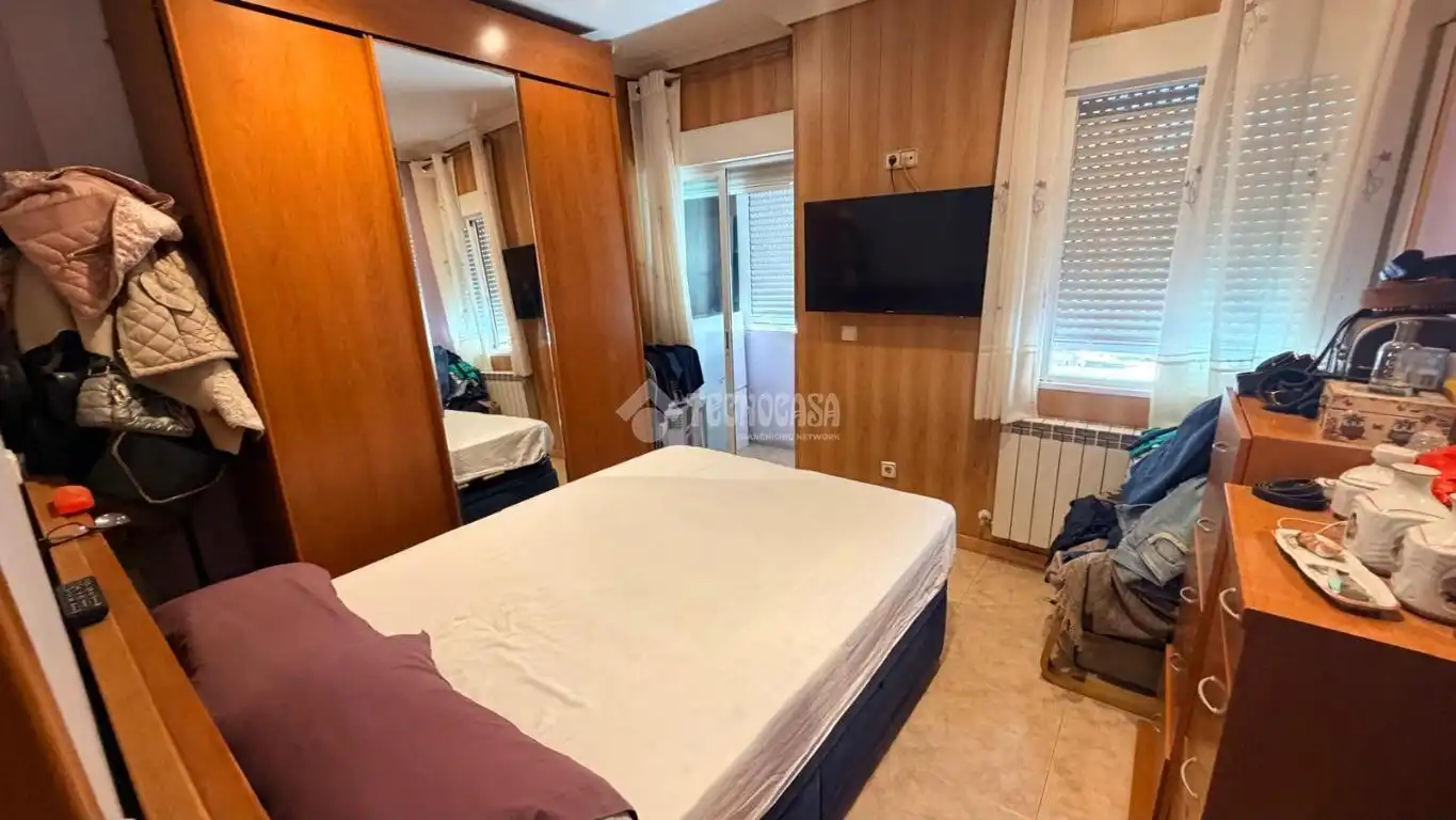 Habitación de Piso en venta en Madrid con Calefacción, Terraza y Balcón