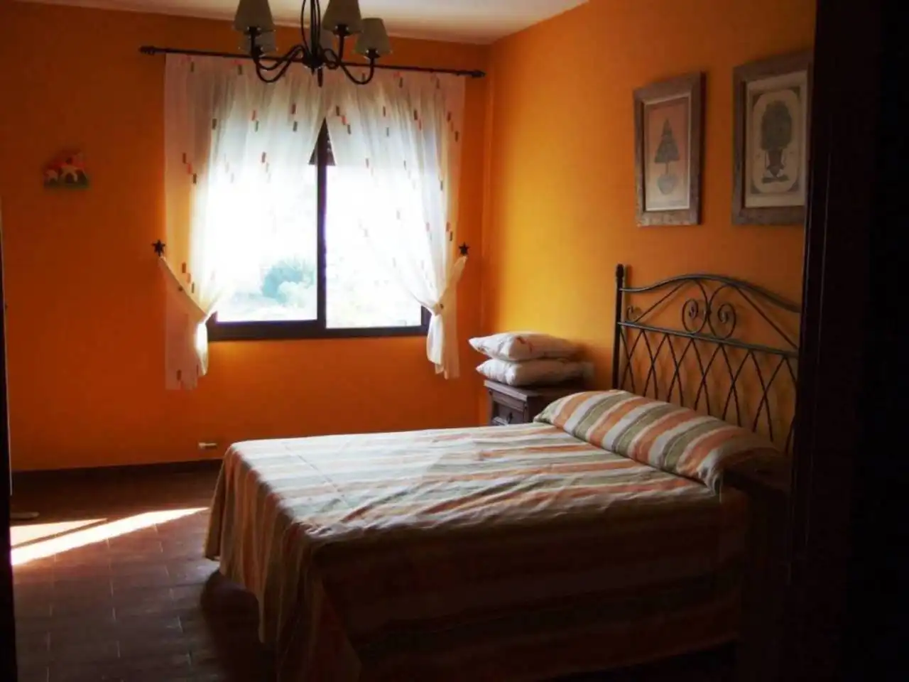 Dormitori de Casa o xalet en venda en Castillo de Locubín amb Calefacció, Terrassa i Moblat
