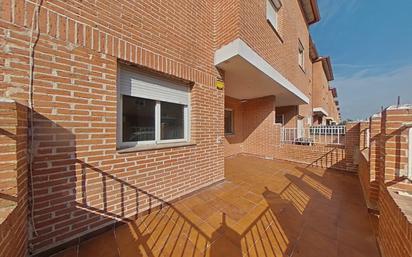 Vista exterior de Casa o xalet en venda en Chozas de Canales amb Calefacció, Jardí privat i Terrassa