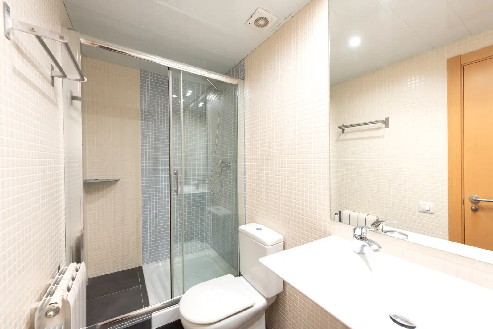 Bathroom of Flat for rent in Sabadell  with Heating, Parquet flooring and Oven