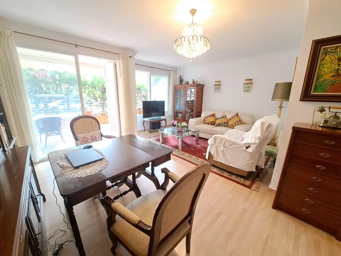 Wohnzimmer von Erdgeschoss zum Verkauf in Calvià mit Privatgarten, Parkett und Terrasse
