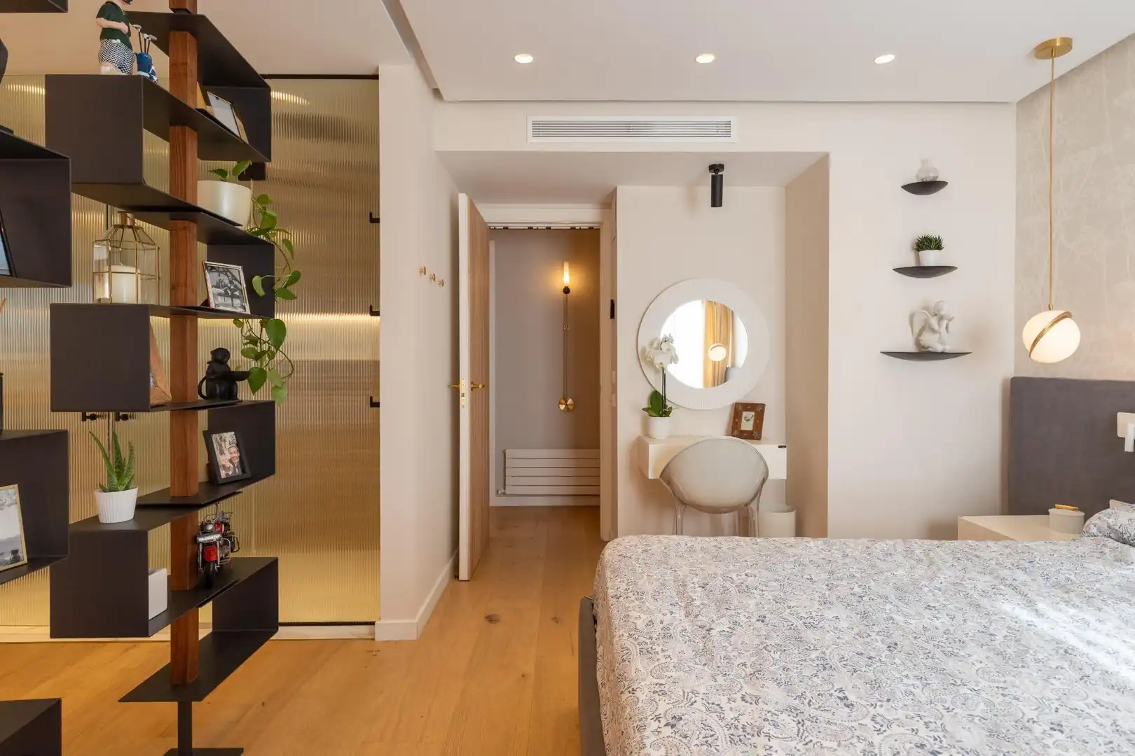 Schlafzimmer von Dachboden zum Verkauf in Sabadell mit Klimaanlage, Heizung und Parkett
