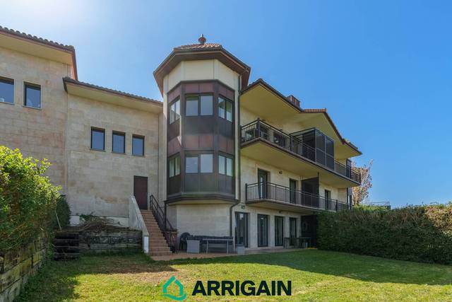 Casa adosada en Venta en Armendi-Gain Kalea en Aia