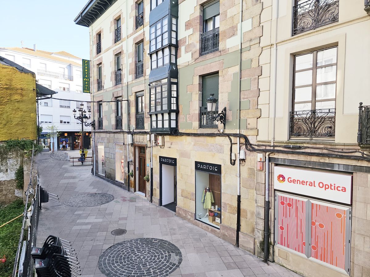 Vista exterior de Piso en venta en Torrelavega 