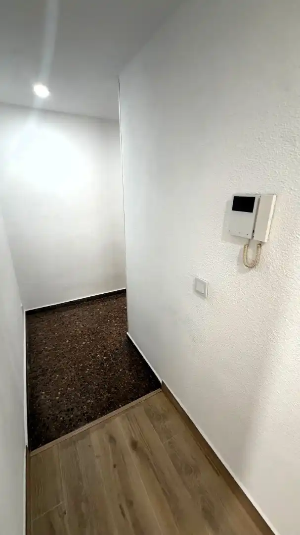 Flat for rent in Valencia  with Air Conditioner, Terrace and Furnished