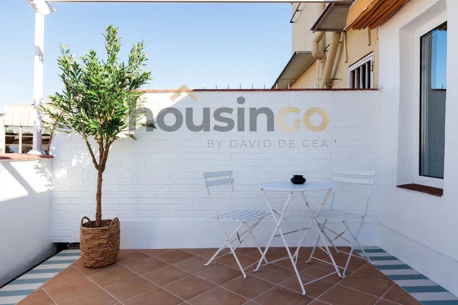 Penthouse with lift to rent in Luchana