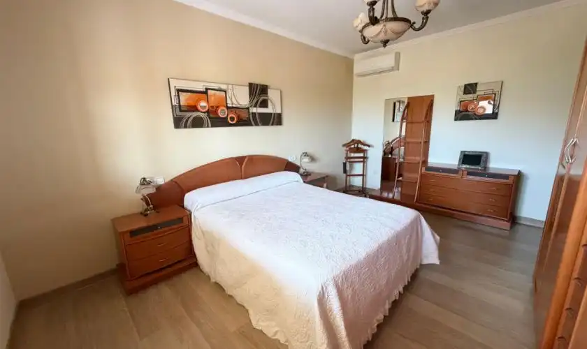 Schlafzimmer von Haus oder Chalet zum Verkauf in Carboneras mit Klimaanlage, Heizung und Privatgarten