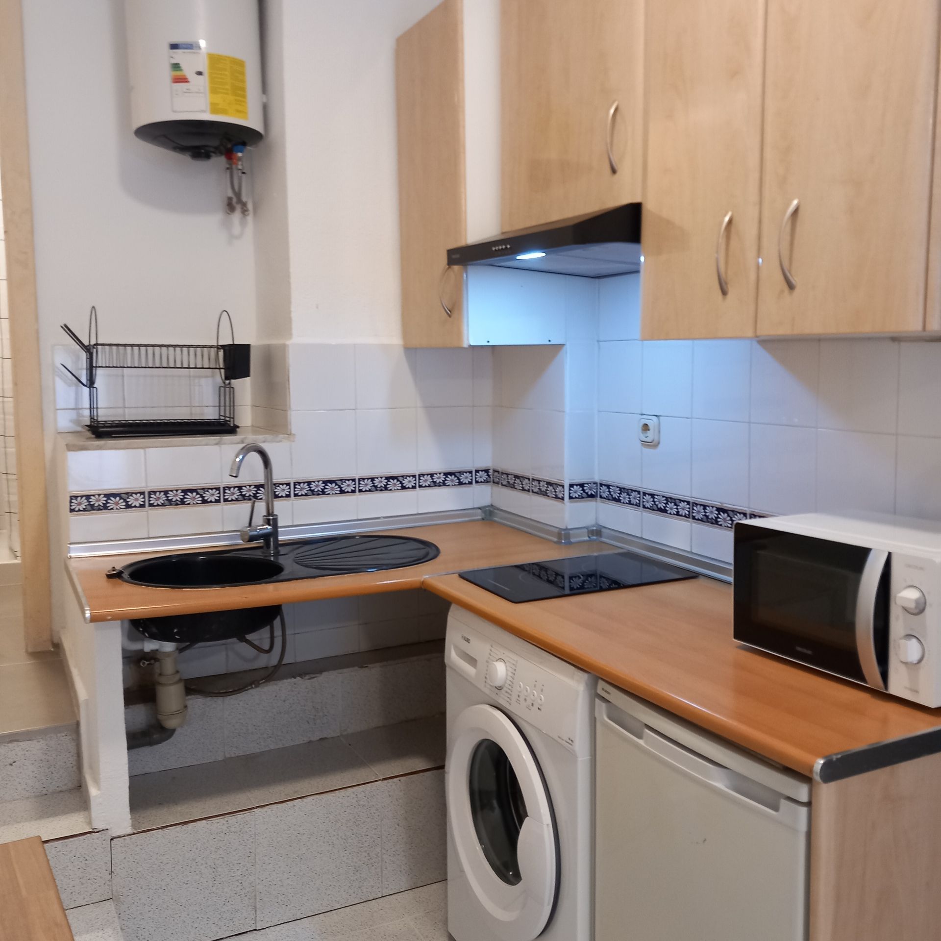 Cuina de Pis de lloguer en  Granada Capital amb Moblat, Rentadora i Microones