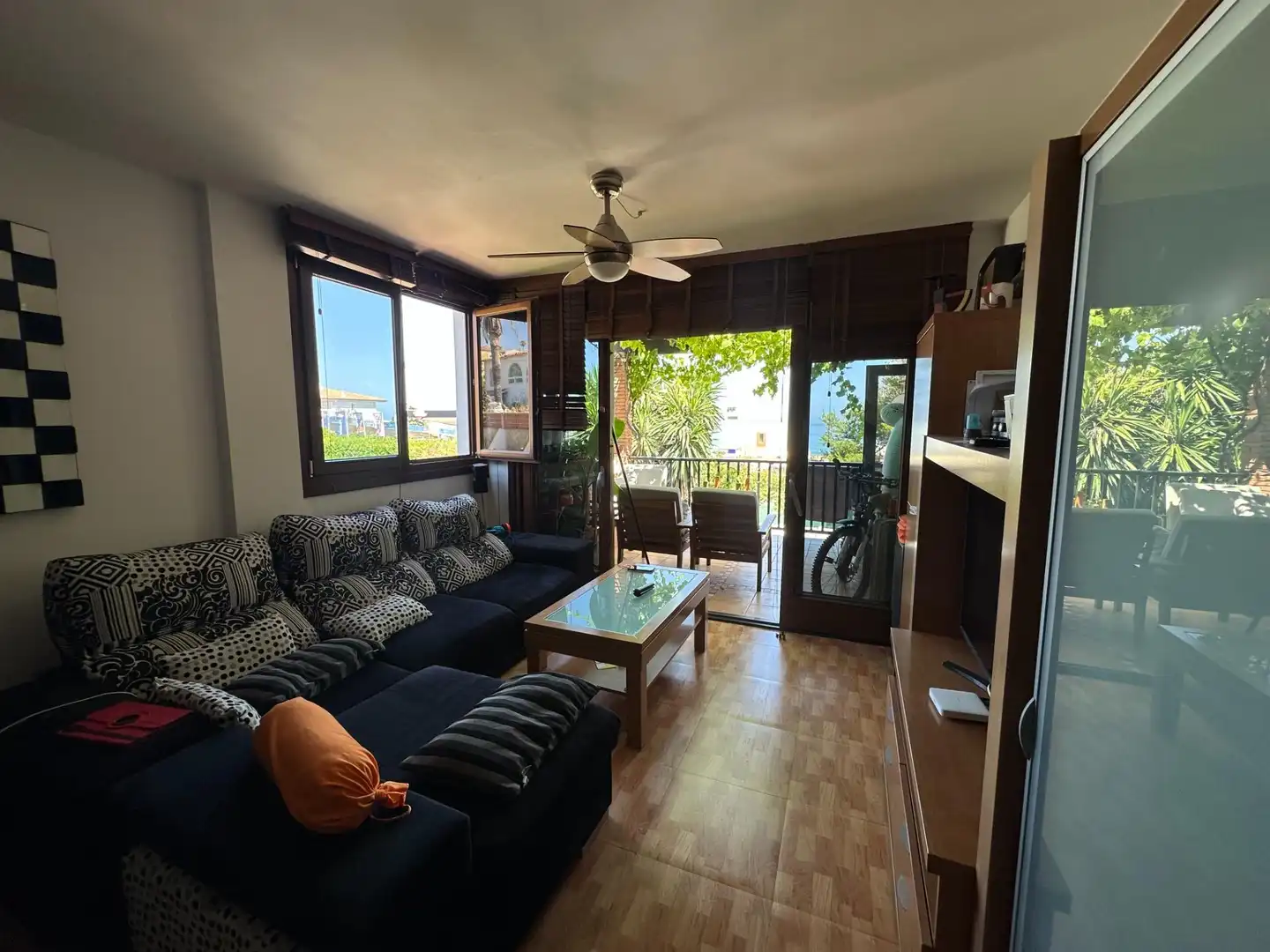 Sala de estar de Piso en venta en Estepona con Aire acondicionado, Jardín privado y Terraza