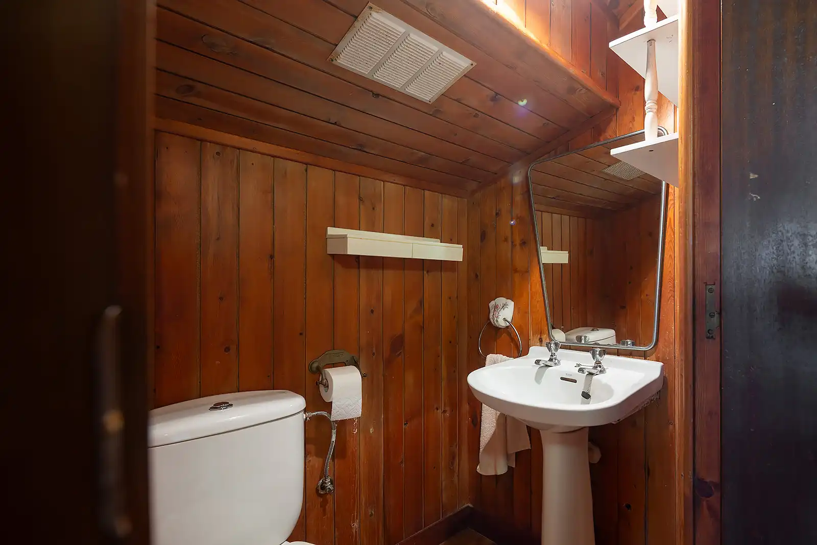 Baño de Casa o chalet en venta en Oleiros con Calefacción, Jardín privado y Piscina