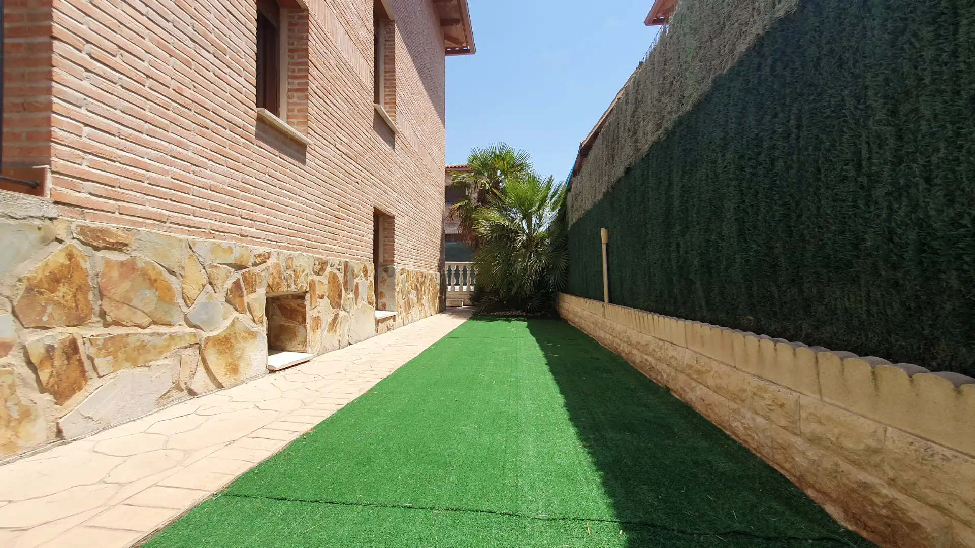 Jardí de Casa adosada en venda en Olías del Rey amb Aire condicionat, Calefacció i Jardí privat