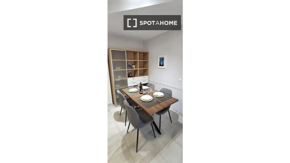 Menjador de Apartament per a compartir en Sevilla amb Aire condicionat, Terrassa i Moblat