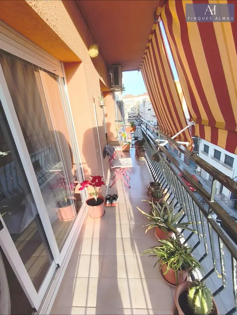 Piso en venta en Carrer ROGER DE LLURIA, 3, Les Roquetes