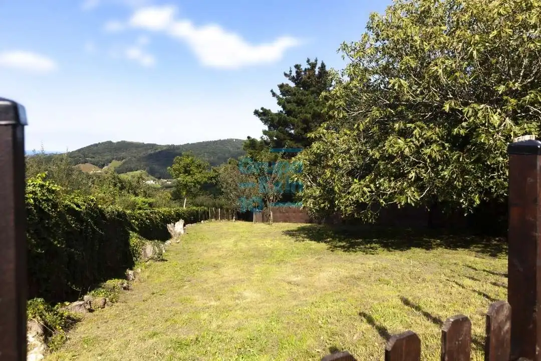 Casa o xalet en venda en Irun  amb Calefacció i Jardí privat