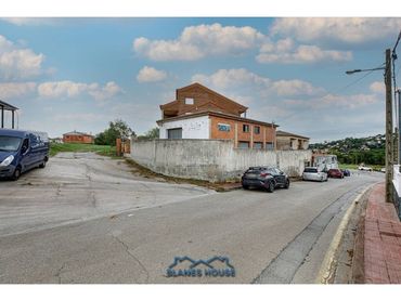 Chalet con jardín en venta en Calle Clavel