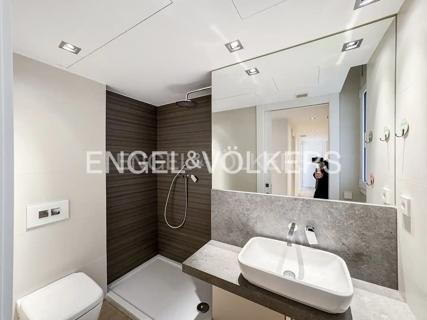 Bathroom of Flat for rent in Barcelona  with Air Conditioner, Heating and Parquet flooring