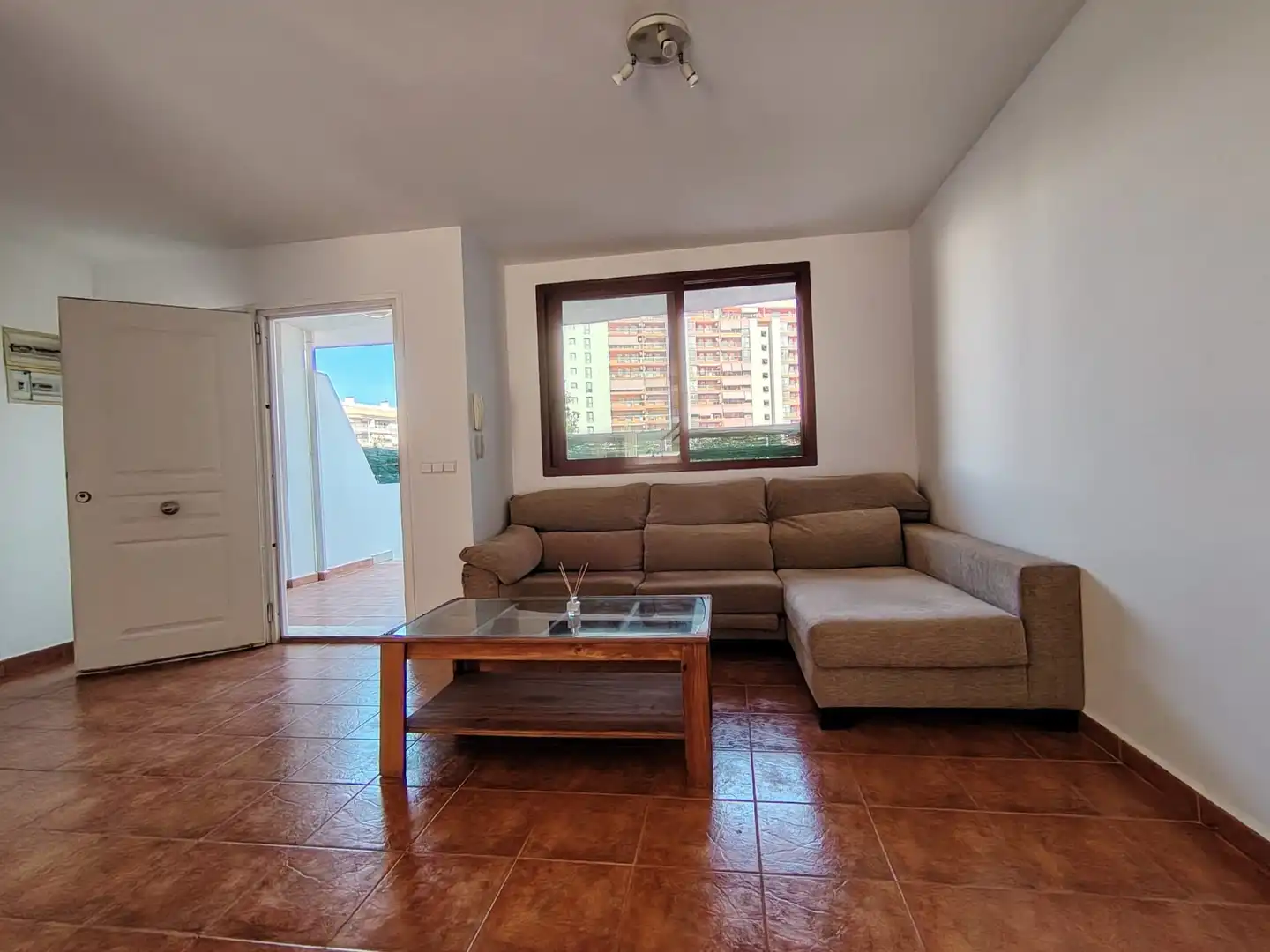Wohnzimmer von Einfamilien-Reihenhaus zum Verkauf in Oropesa del Mar / Orpesa mit Terrasse, Abstellraum und Ofen