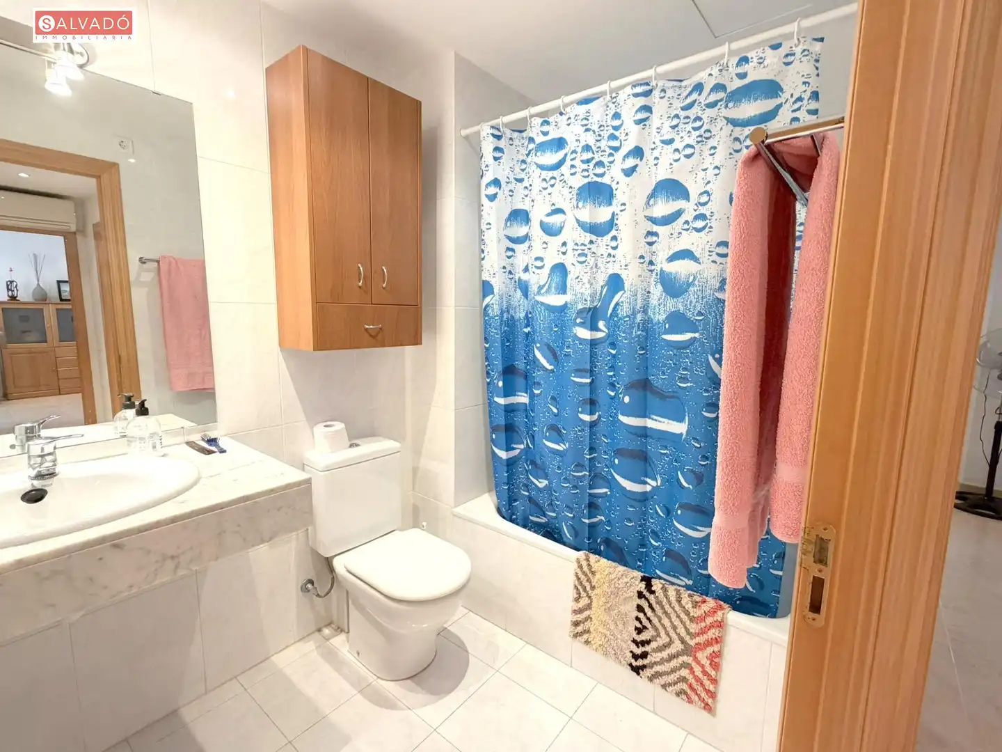 Badezimmer von Wohnung zum Verkauf in Calafell mit Klimaanlage, Privatgarten und Terrasse