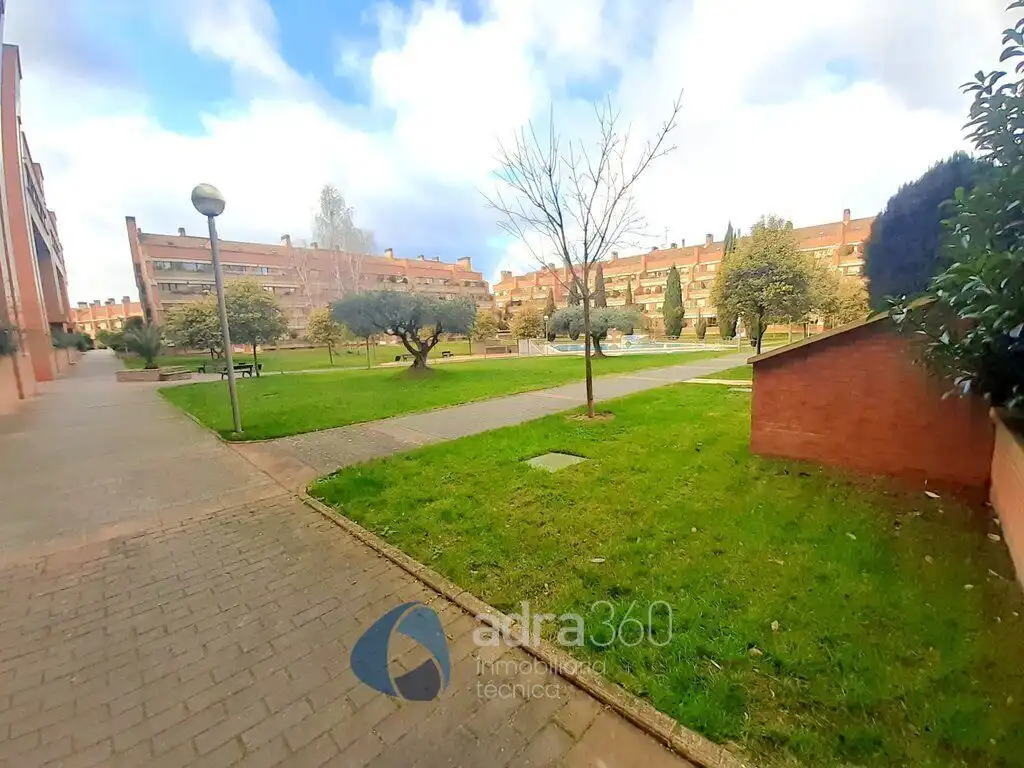 Jardín de Casa adosada en venta en Lardero con Calefacción, Terraza y Trastero