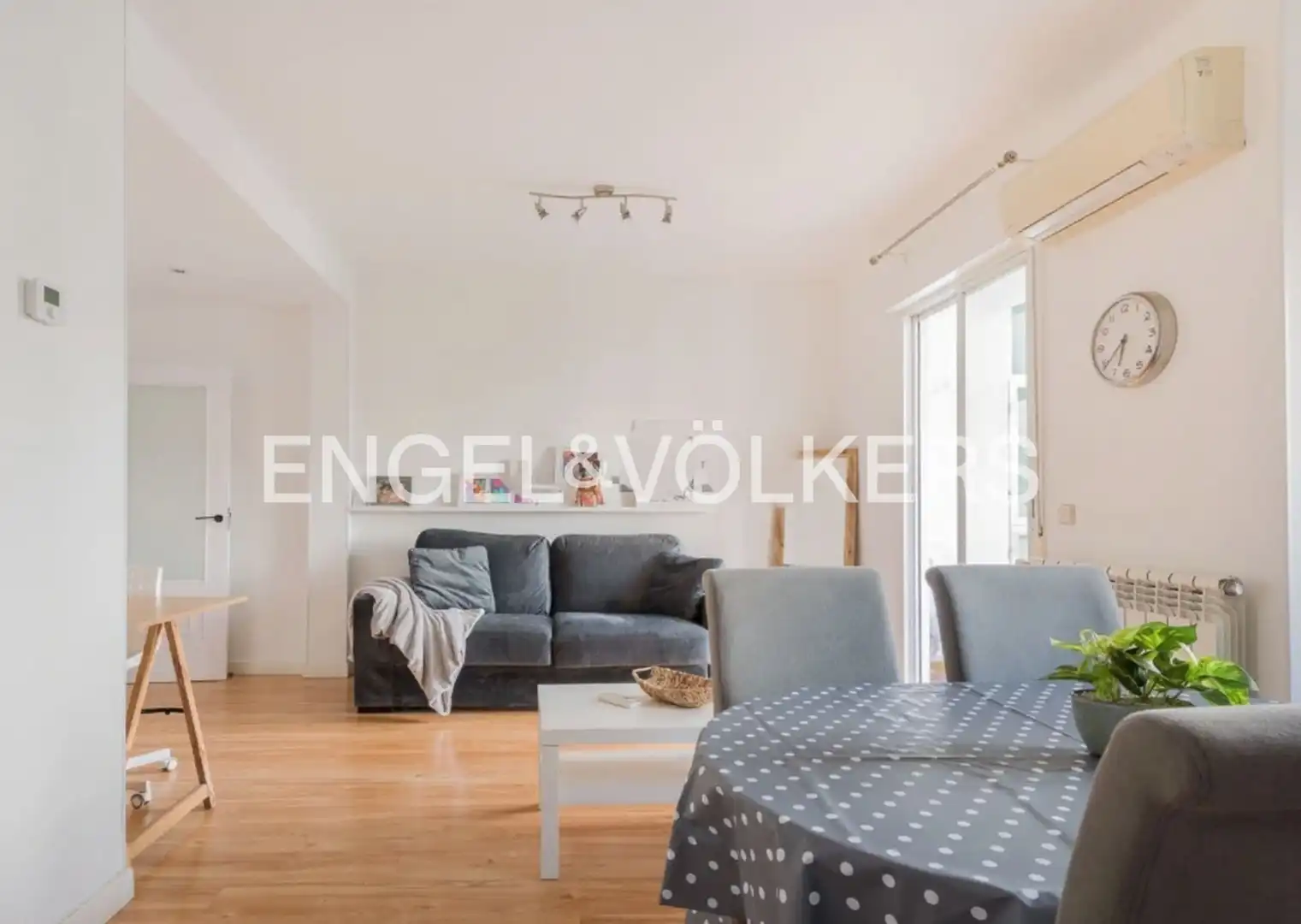 Exterior view of Flat for rent in  Madrid Capital  with Air Conditioner, Heating and Terrace