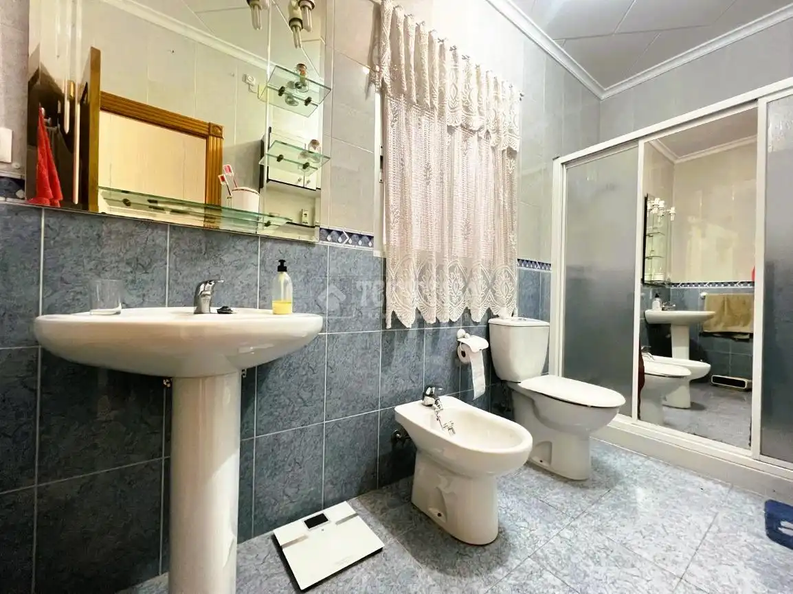 Badezimmer von Wohnung zum Verkauf in Puente Genil mit Terrasse und Balkon