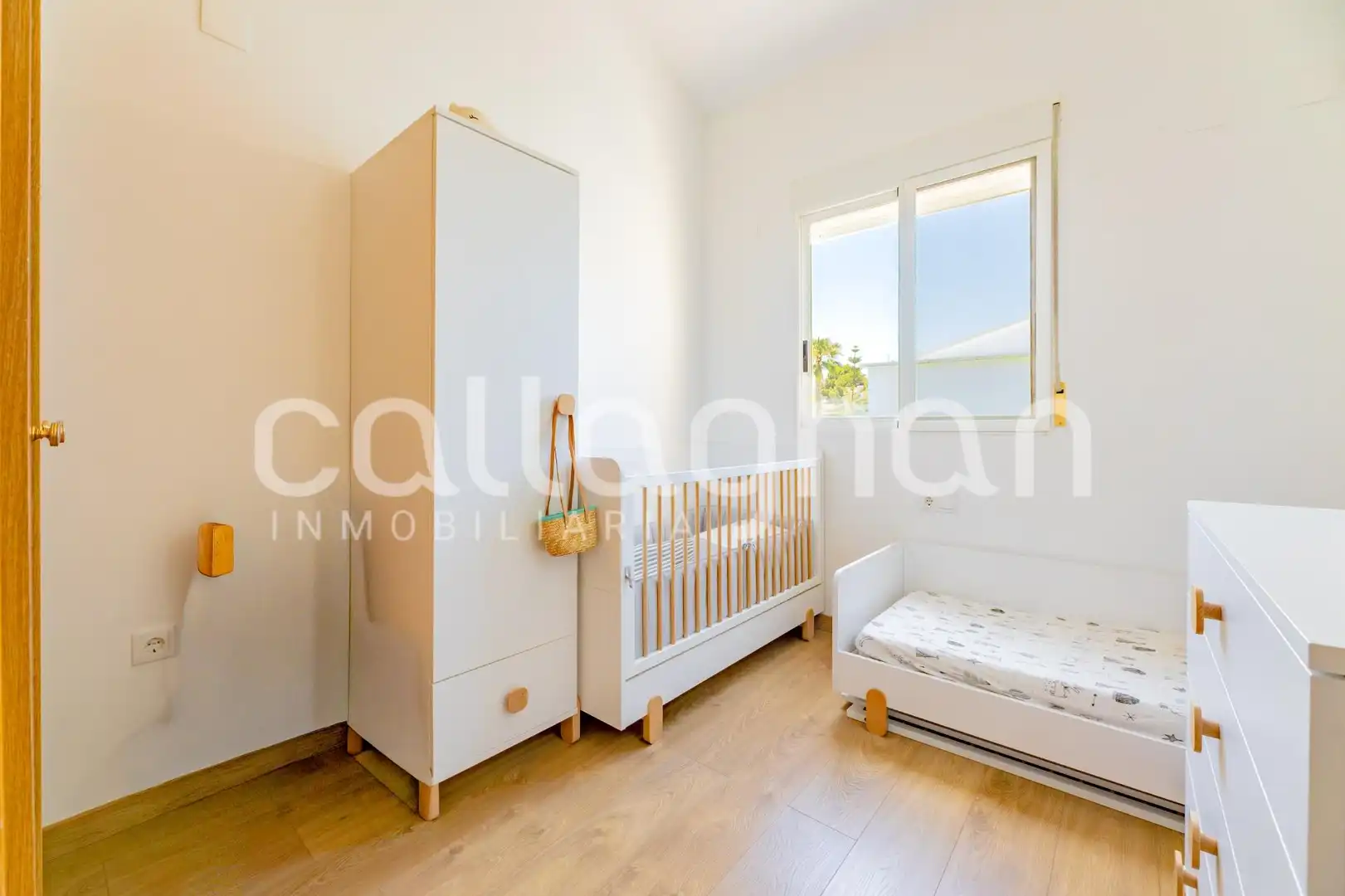 Dormitori de Casa adosada en venda en La Pobla de Vallbona amb Aire condicionat, Jardí privat i Terrassa