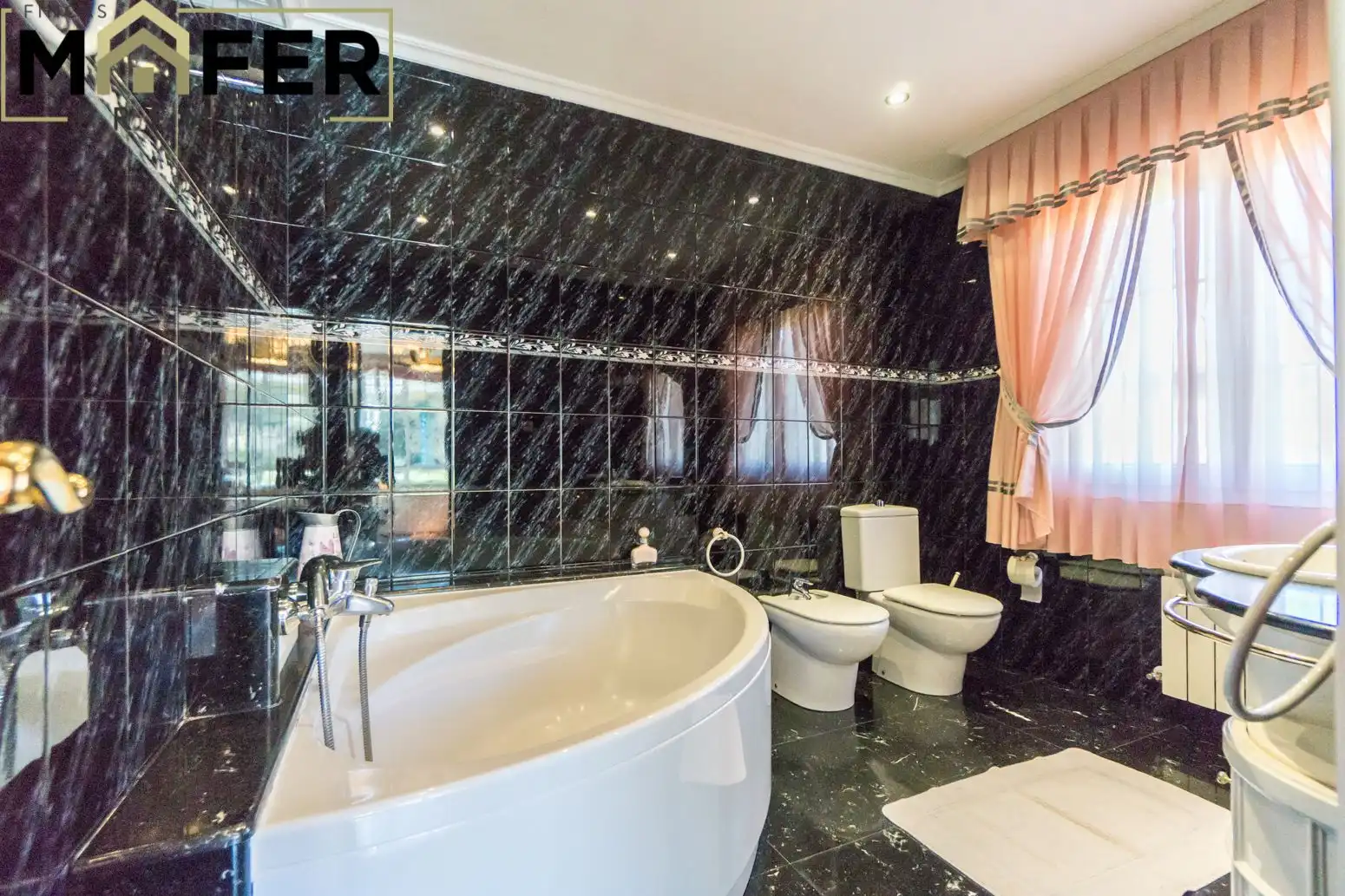 Badezimmer von Haus oder Chalet zum Verkauf in Ampuero mit Heizung, Privatgarten und Parkett