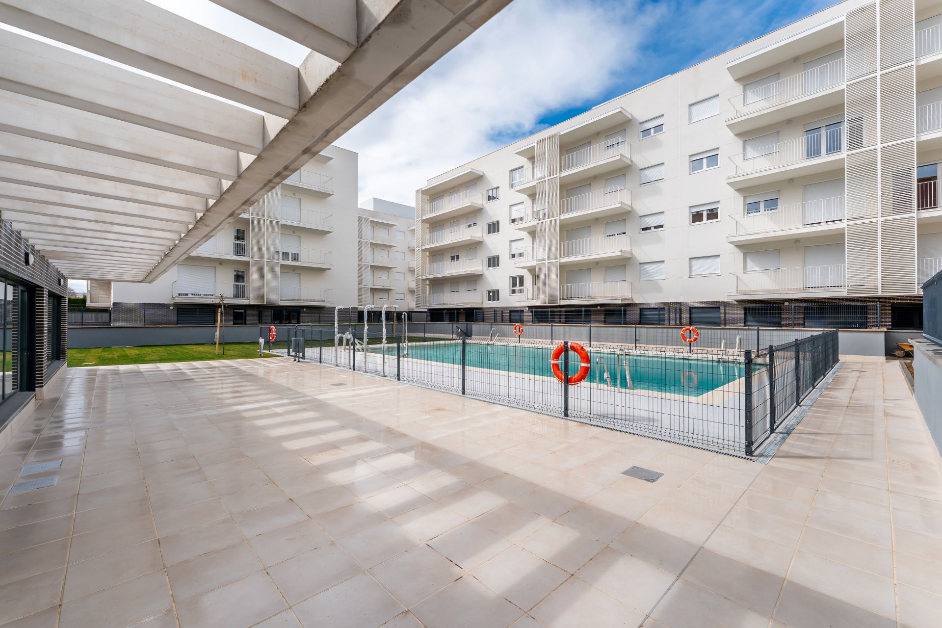 Swimming pool of Flat to rent in  Granada Capital  with Parquet flooring, Terrace and Storage room