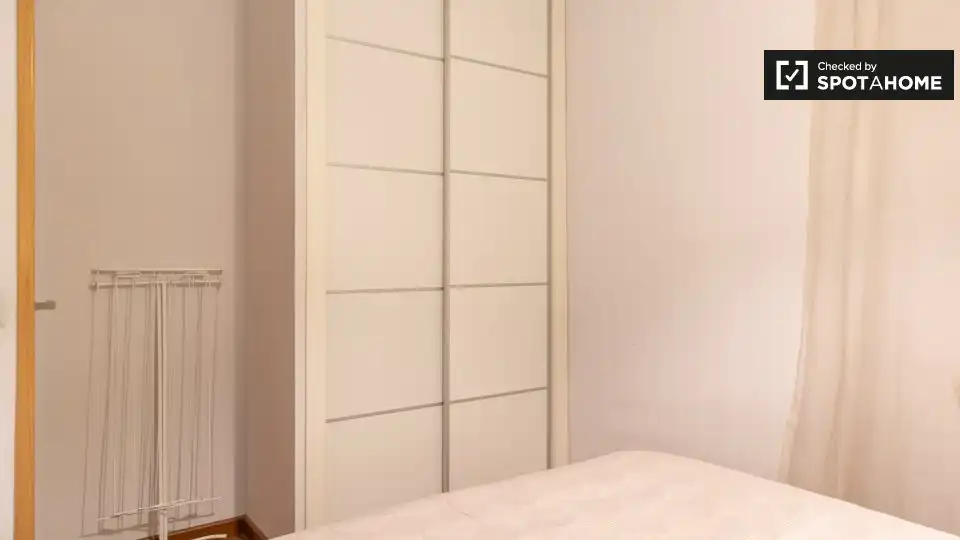 Bedroom of Apartments for share in Madrid  with Air Conditioner, Heating and Terrace