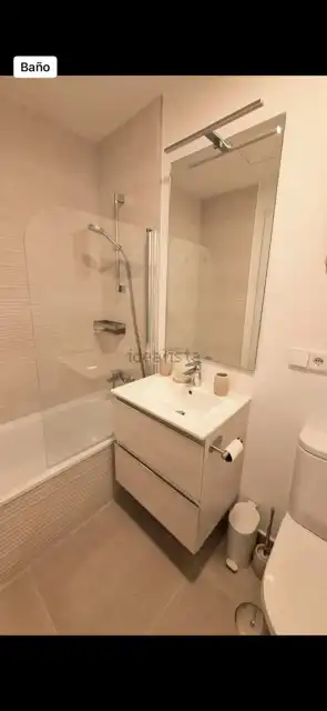 Baño de Piso de alquiler en Estepona con Aire acondicionado, Terraza y Trastero