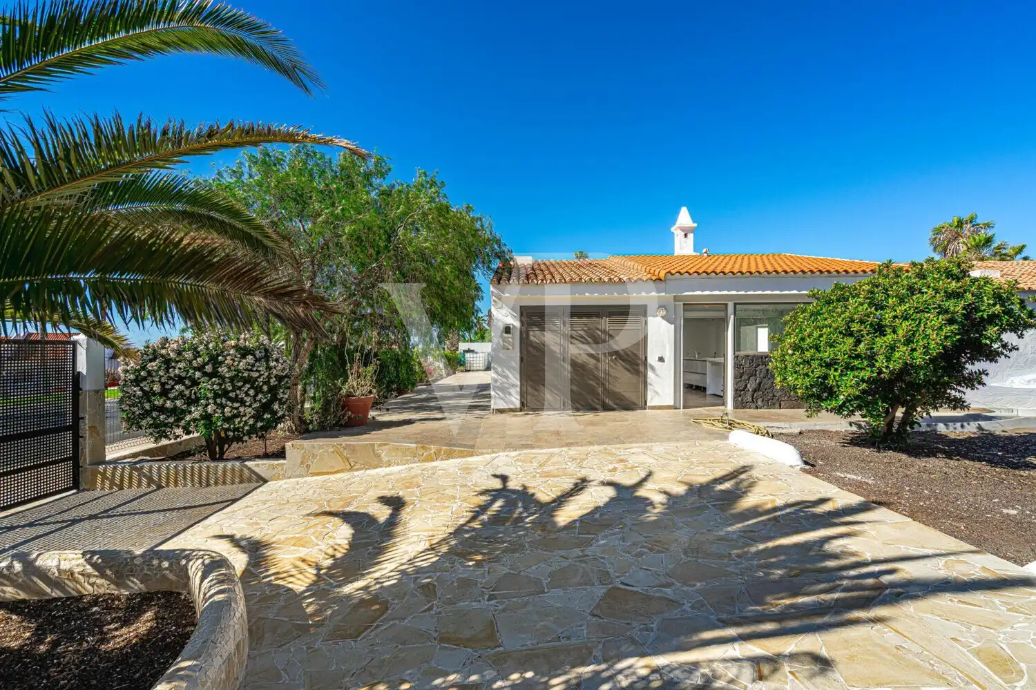 Vista exterior de Casa o xalet en venda en San Miguel de Abona amb Jardí privat, Terrassa i Moblat