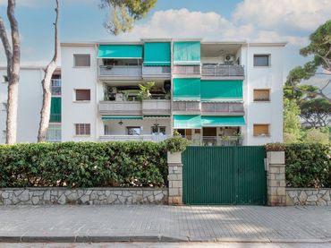 Wohnung mit Pool zum Verkauf in C/ Vint-I-U