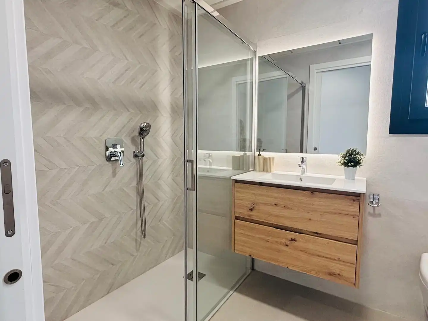 Apartament d'obra nova amb piscina en venda a Carrer d'Equador, imagen 13