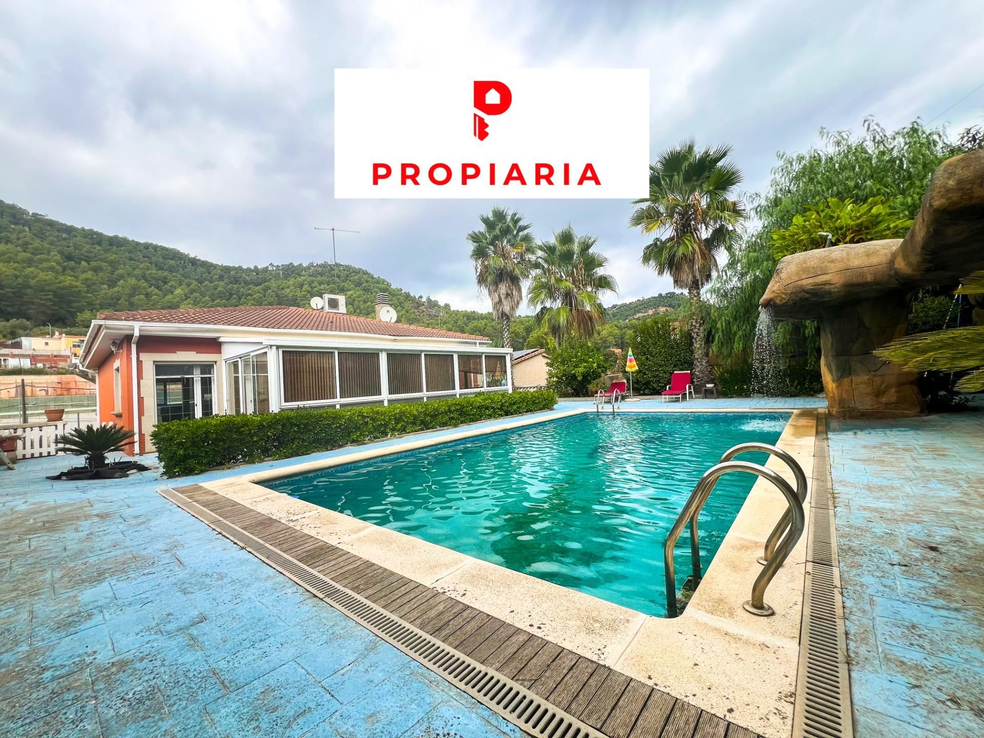 Vista exterior de Casa o xalet en venda en Cervelló amb Aire condicionat, Calefacció i Jardí privat