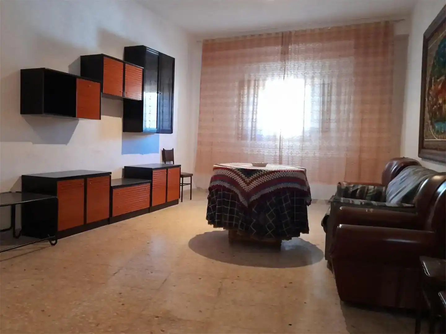 Sala d'estar de Casa adosada en venda en Baza amb Moblat
