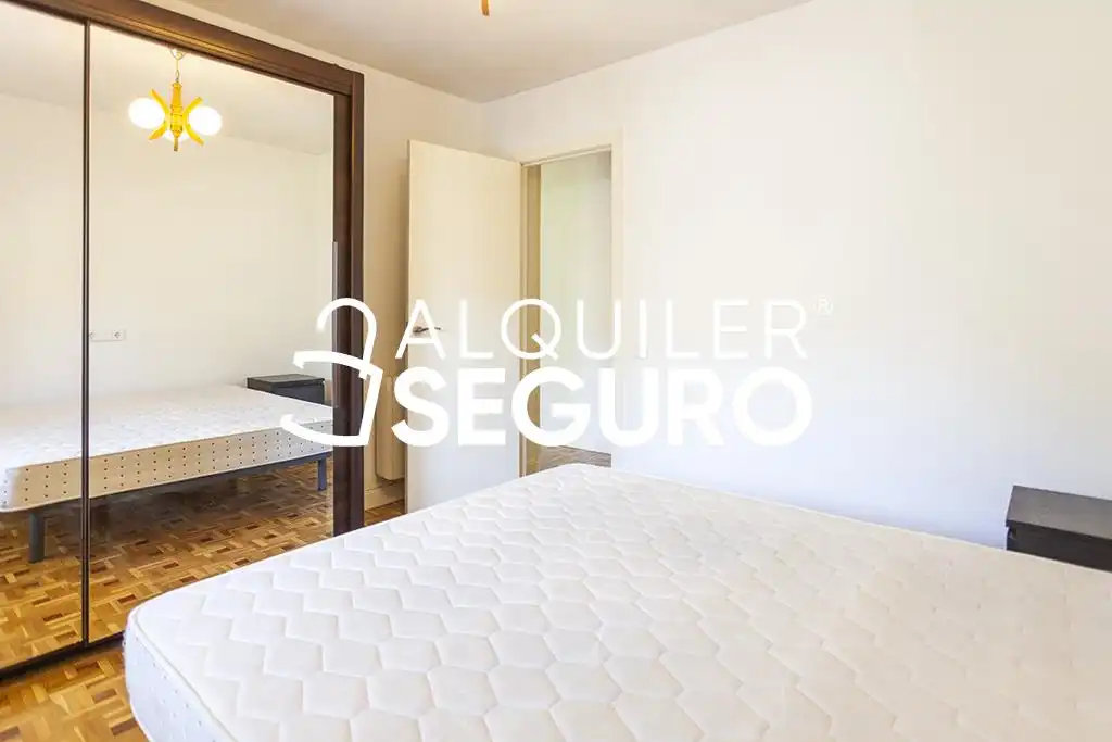 Habitación de Piso de alquiler en Madrid con Calefacción, Terraza y Amueblado