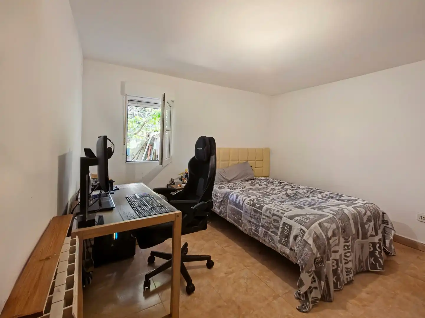 Dormitori de Casa o xalet en venda en Llagostera amb Jardí privat i Piscina