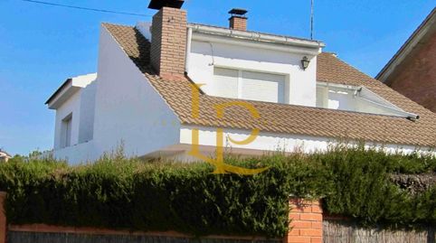 Foto 3 de Casa adosada en venda a Els Avets - Can Serrafossà - Ximelis, Rubí