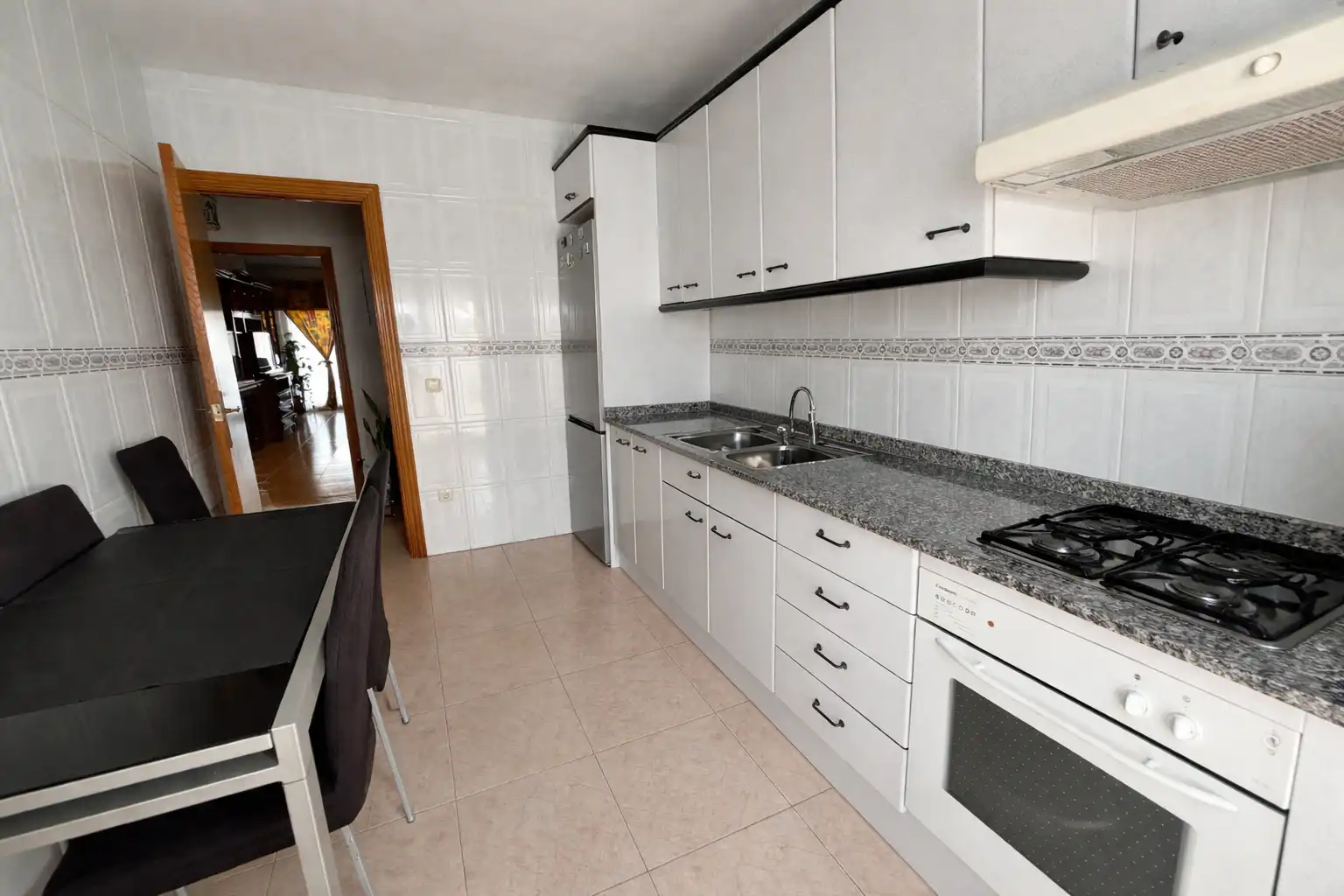 Cuina de Casa adosada en venda en Tàrrega amb Calefacció, Terrassa i Moblat