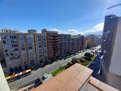 Vista exterior de Àtic en venda en  Logroño amb Calefacció i Terrassa