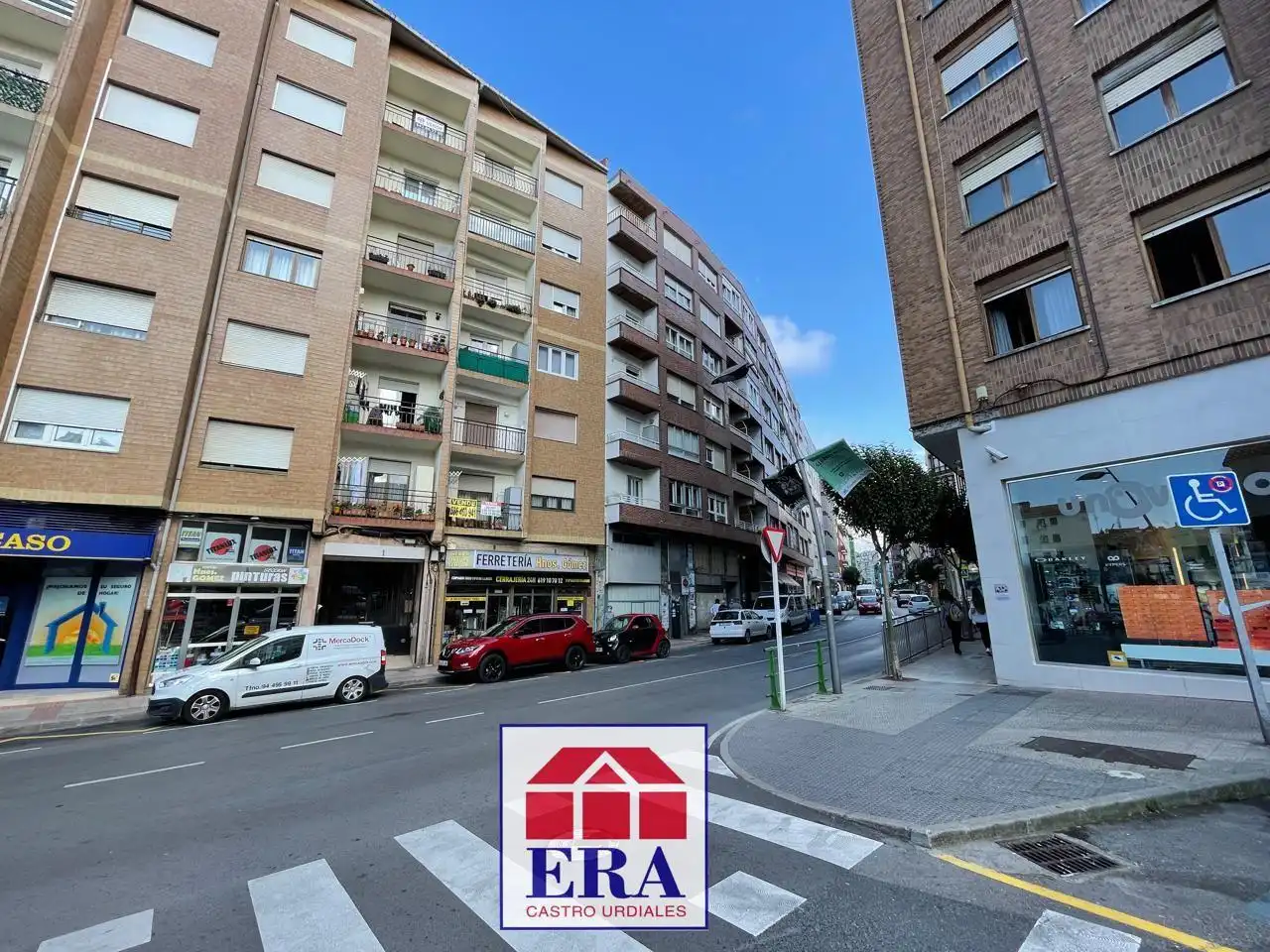 Vista exterior de Piso en venta en Castro-Urdiales con Calefacción y Terraza