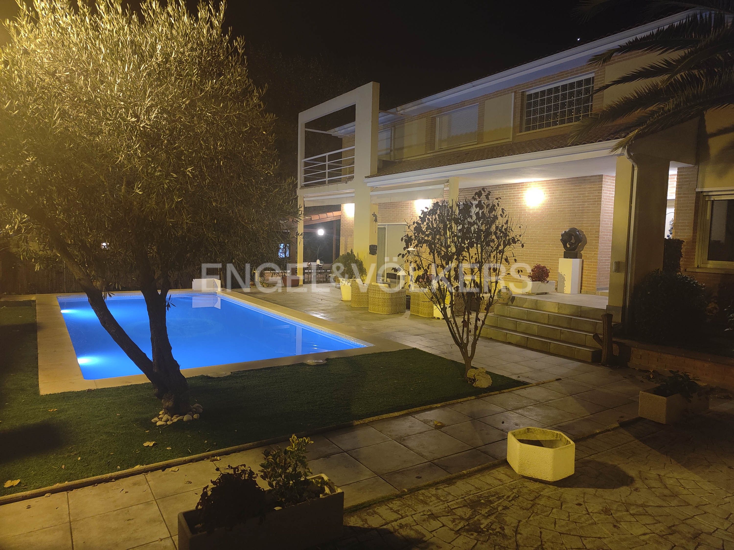 Piscina de Casa o xalet en venda en Majadahonda amb Calefacció, Jardí privat i Terrassa